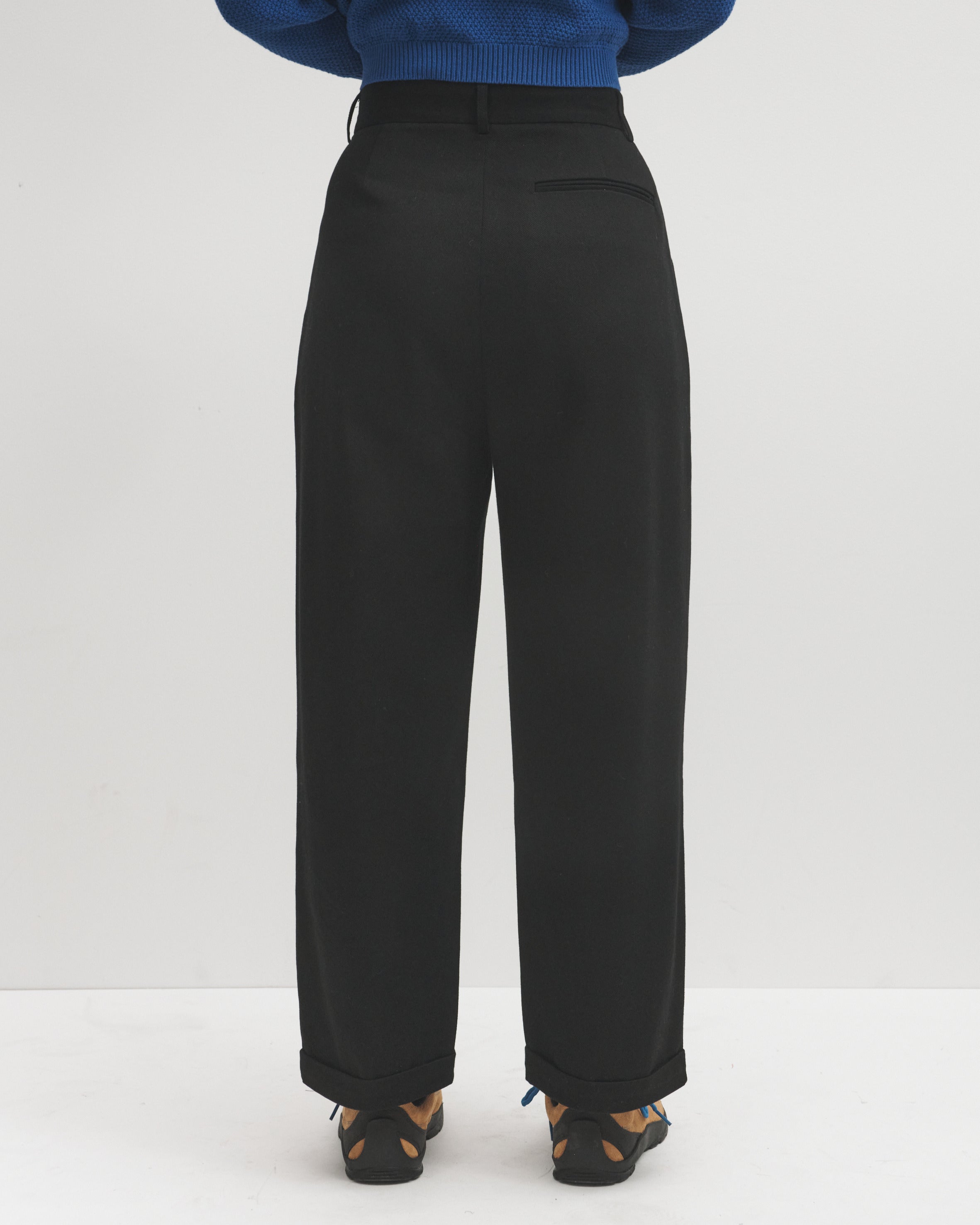 Lowie Drill Black Pleat Front Trouser