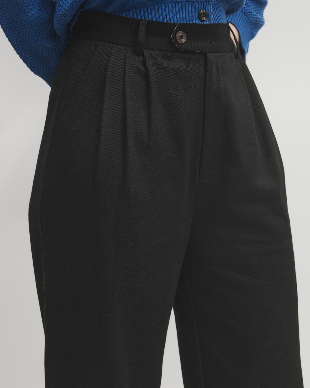 Lowie Drill Black Pleat Front Trouser