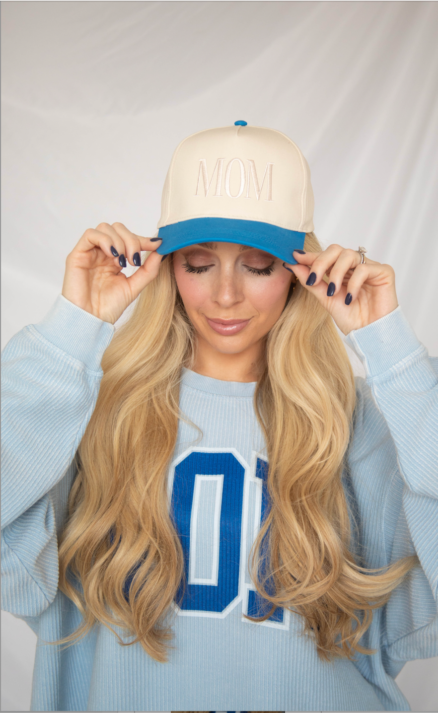 friday + saturday: mom trucker - blue