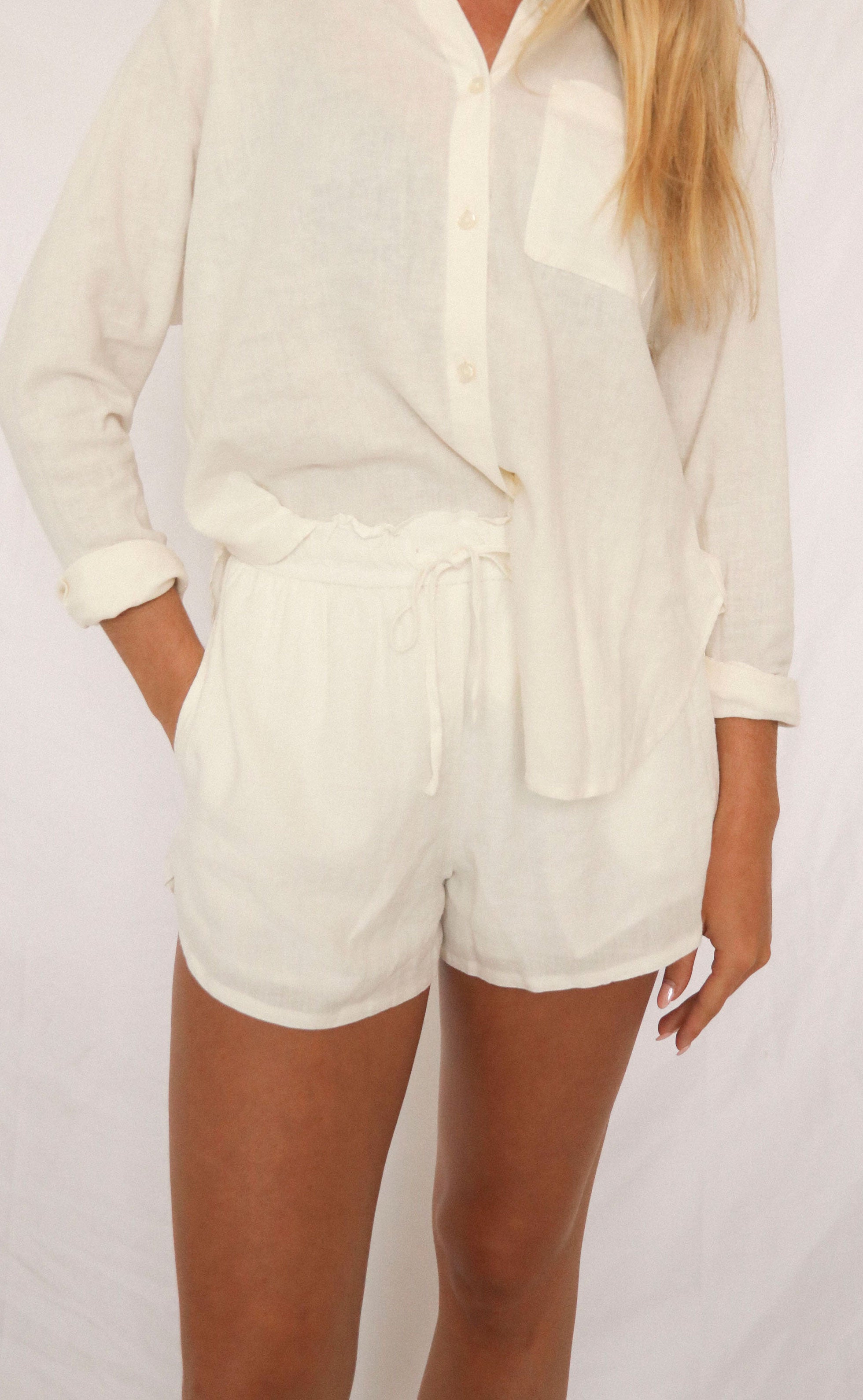 z supply: the perfect linen shorts - white